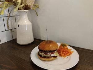 BURGER ELEVEN