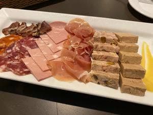ベルジアンブラッスリーコート アントワープセントラル Belgian Brasserie Court Antwerp Central