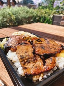 炭火焼 我が家のとん丼や