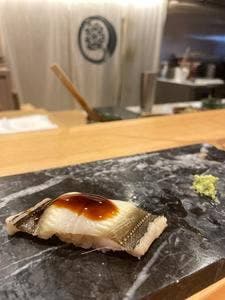 鮨 鈴な凛
