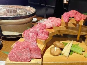炭火焼肉・にくなべ屋 神戸びいどろ 初台店