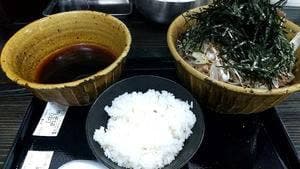 なぜ蕎麦にラー油を入れるのか。富士店