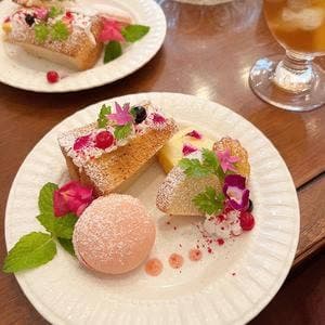 flowery cafe cachette