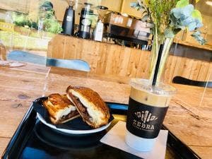 ZEBRA Coffee & Croissant 津久井本店