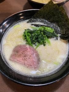 横浜家系ラーメン 大吟豚 小松店