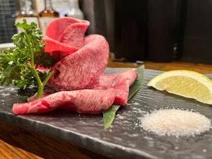 ヤキニクコトラ