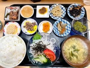 朝市の味処 茶夢