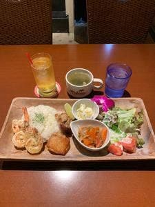 ハワイアンダイニング＆バー マハロア