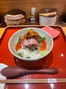 敦賀魚河岸 海鮮丼 うお吟