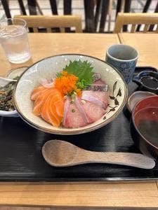 小倉漁介酒場 魚衛門