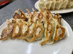 赤萬餃子 三宮店