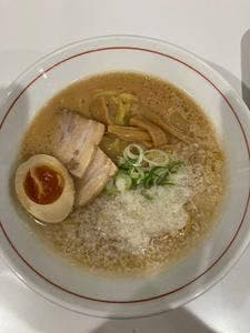 やさしい、とんこつ麺 かまくら