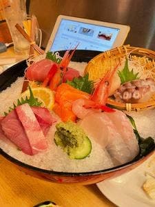 元祖ぶっち切り寿司 魚心 本店
