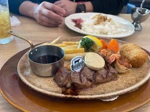 ロイヤルホスト 那覇空港店
