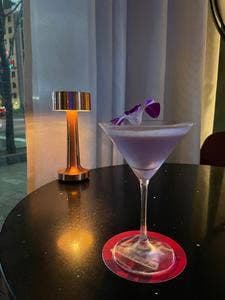 W XYZ Bar
