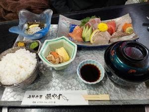海鮮丼屋 魚魚やす