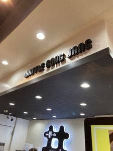 ワッフルコンジャン x 大王チーズ10円パン 原宿店