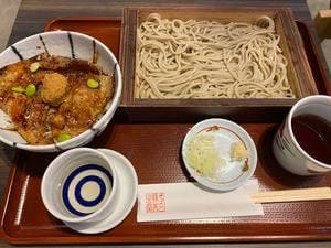 蝦夷前そばと豚丼 北堂 狸COMICHI店