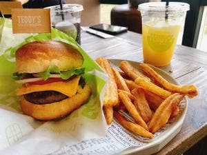 TEDDY'S BIGGER BURGERS JAPAN HYUUGA KANEGAHAMA