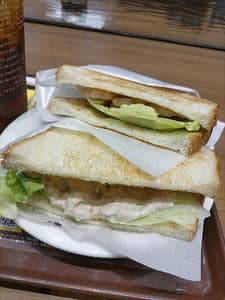 カフェ・ド・クリエ 博多大博通店