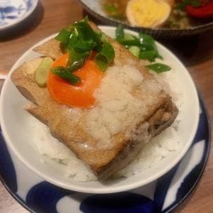 餃子と煮込み。しんちゃん