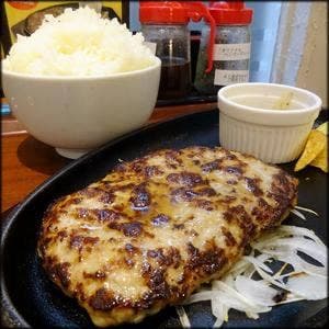箸で食べる あつあつ鉄皿ハンバーグとカレーのお店