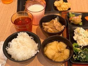 ザ シンギュラリ ホテル & スカイスパ レストラン