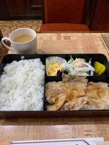 プラス