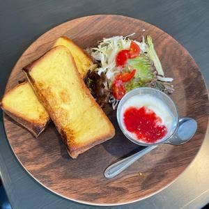 唐津カフェ&ダイニング カラエテーブル