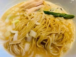 鶏白湯 洞窟