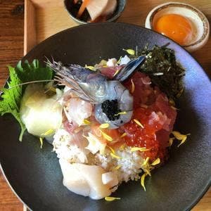 海鮮とろろめし 鷠ロロ ぎょろろ