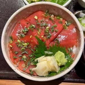 創作和食 堂間