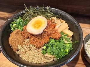 まぜ麺屋まほろ