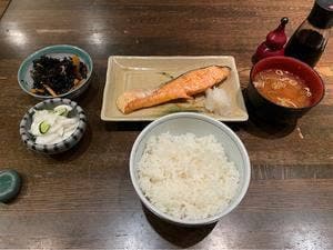 居食処 まんなか屋