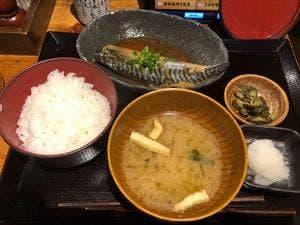 炭火焼干物定食 しんぱち食堂 田町店