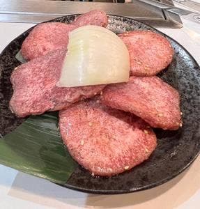 肉のおおたに