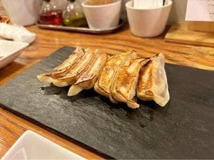 スタンドシャン食 Osaka 北新地 Champagne & GYOZA BAR