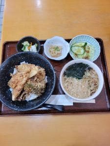 きしや
