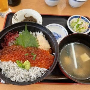 大津漁協直営市場食堂