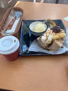 ベーカリー はなもも 道の駅まくらがの里こが