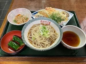 弥助そばや