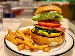 BURGERLION GOLDEN DINER