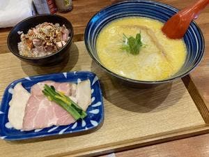 濃厚鶏白湯らーめん 麺や 柚葉