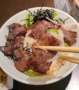 炭火焼肉エイト