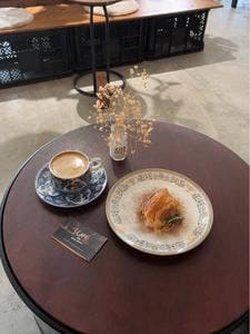 CAFE IN THE HOUSE