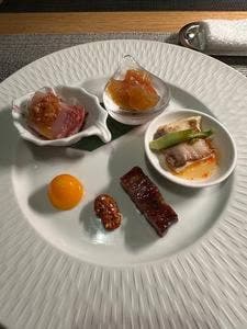 ALMOND BLOSSOM TOKYO CHINESE RESTAURANT