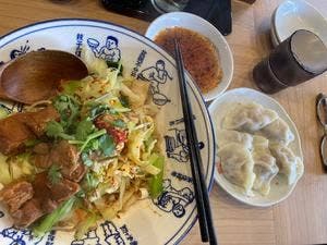 青山餃子房 西安ビャンビャン麺 綾瀬店