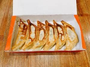 本格餃子 包