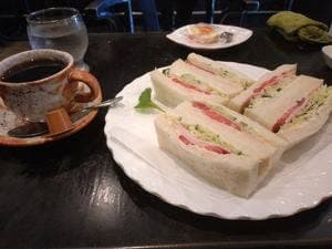 CAFÉ DE 1/f