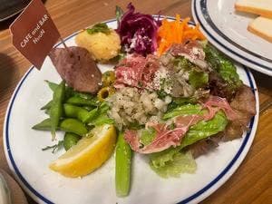 CAFE and BAR NuuN